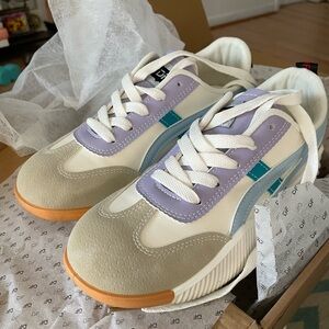 De Florance shoes to help improve posture. Size 8 blue vintage style